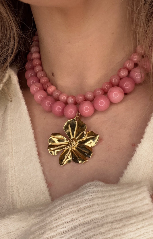 שרשרת אבני חן ורודות כפולה עם תליון פרח מוזהב