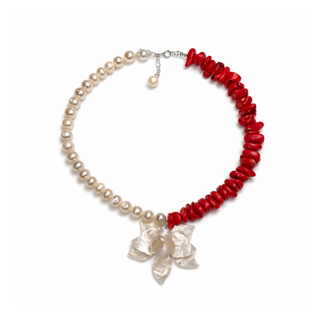 שרשרת פנינים & אבני קורל אדומות ופרח אם־הפנינה