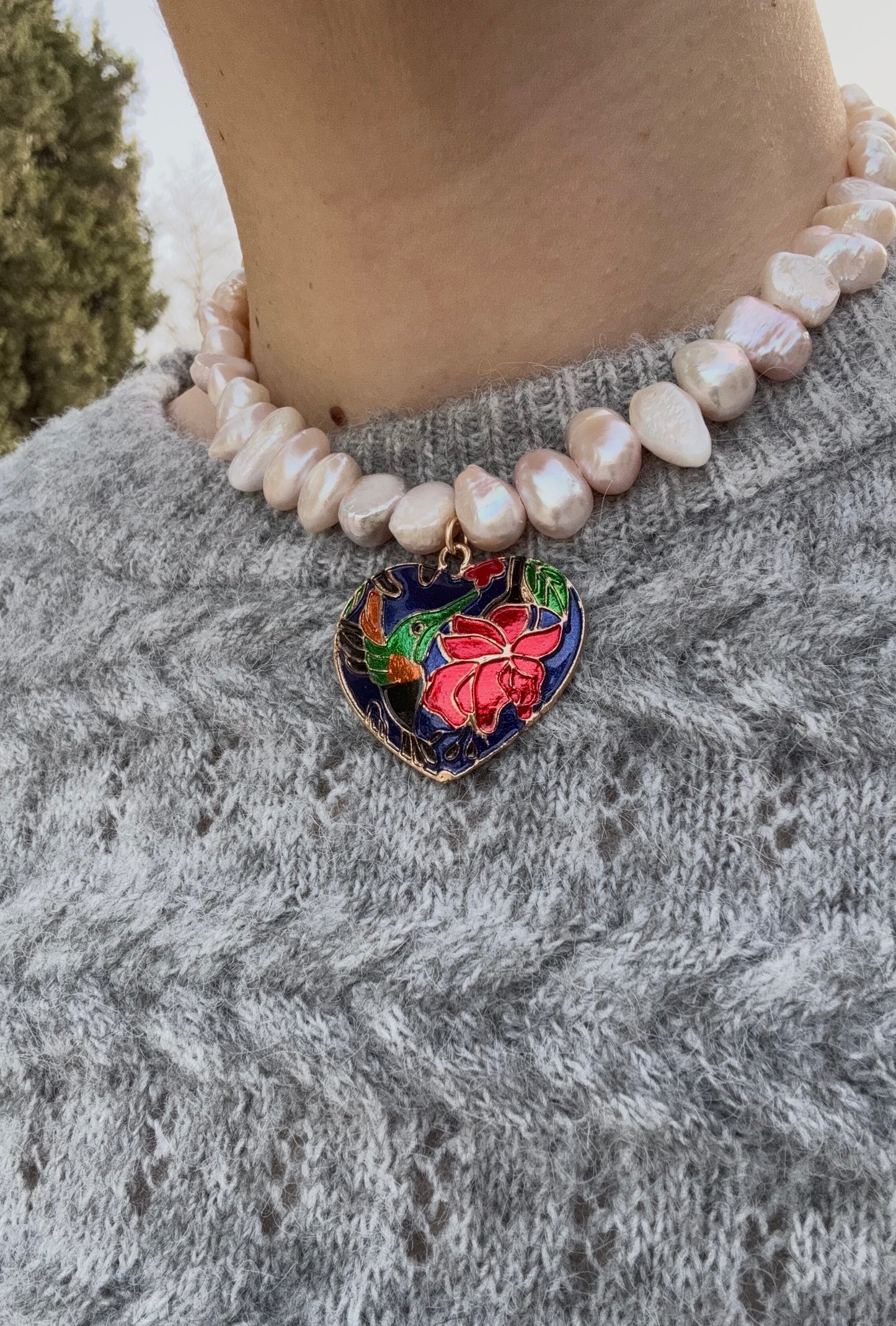 שרשרת פנינים עם תליון לב צבעוני