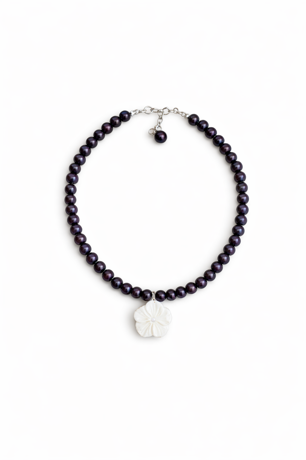 Blossom Noir | שרשרת פנינים שחורות עם תליון פרח