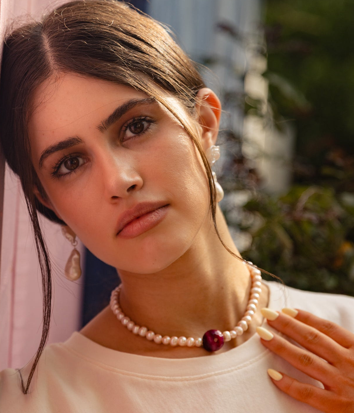 Blush Ruby | שרשרת פנינים עם אבן מרכזית