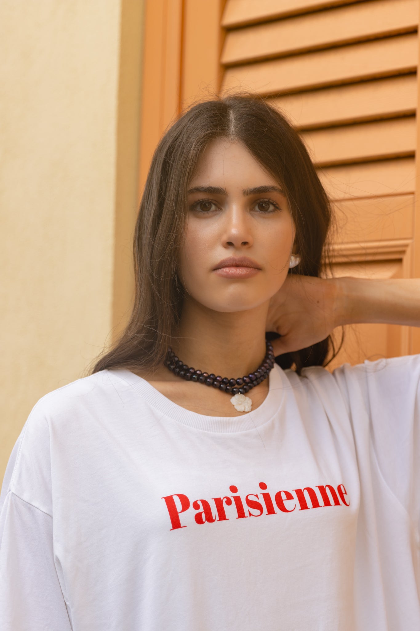 Blossom Noir | שרשרת פנינים שחורות עם תליון פרח