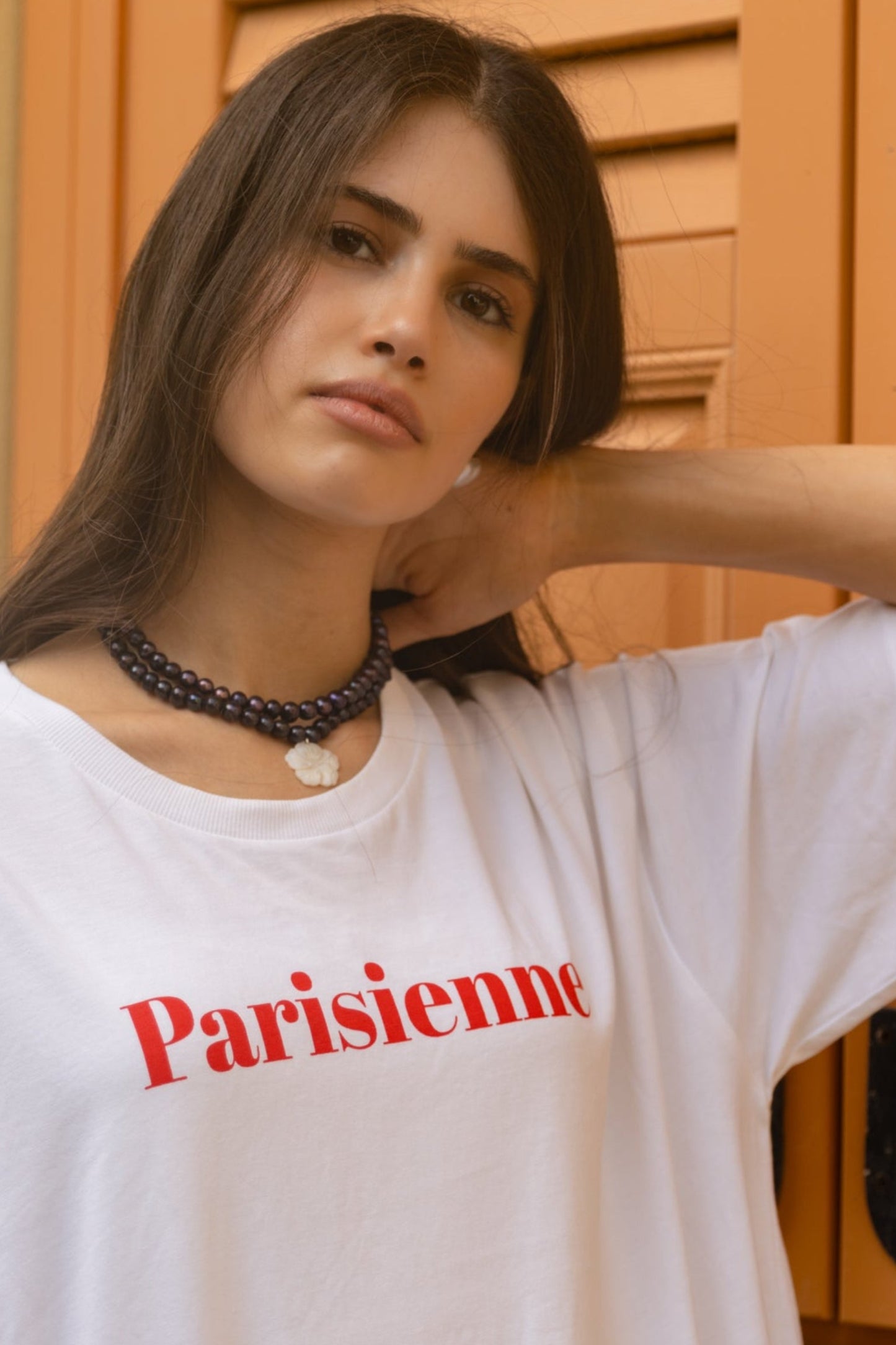 Blossom Noir | שרשרת פנינים שחורות עם תליון פרח