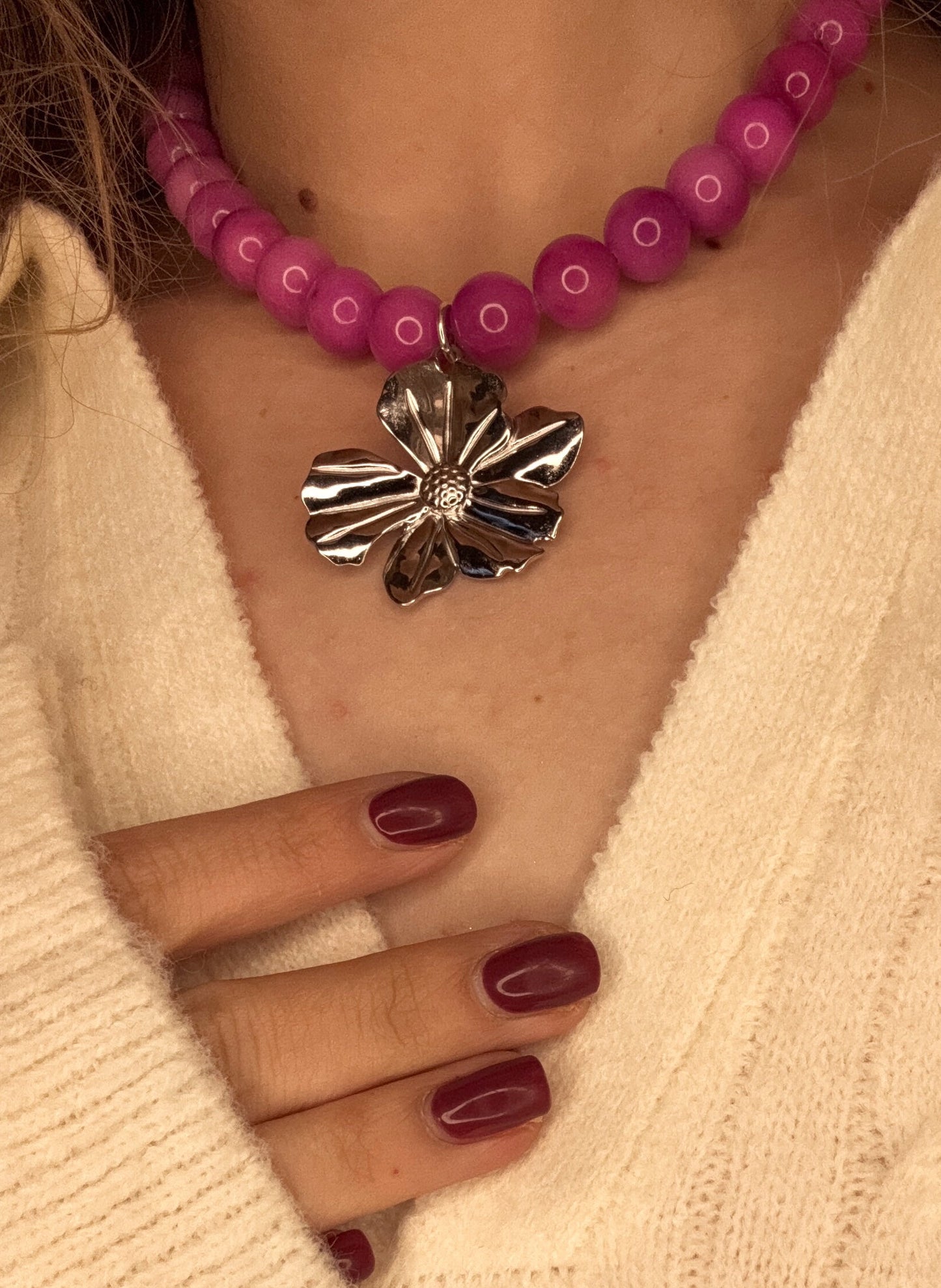 שרשרת אבני חן סגולות עם תליון פרח כסוף